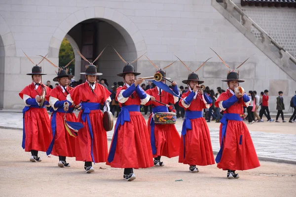 Königliche Garde im gyeongbokgung-Palast — Stockfoto