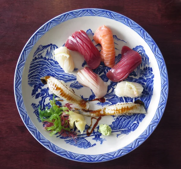 Sushi-Teller, japanisches Essen — Stockfoto