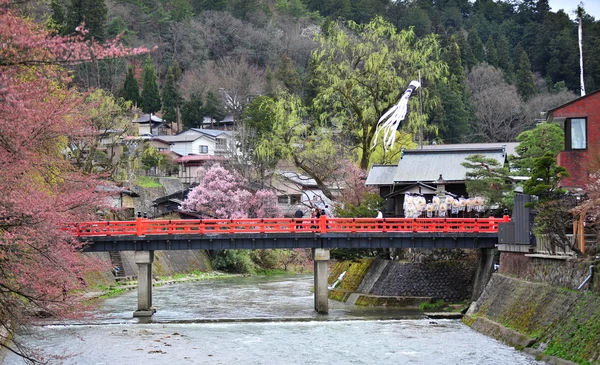 Wahrzeichen von Takayama, rote Brücke Stockbild