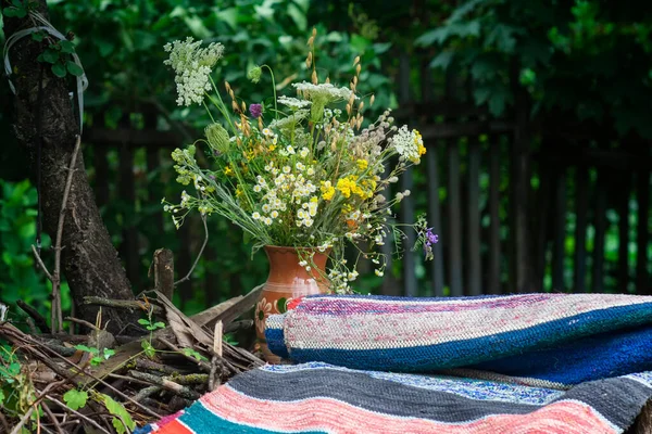 Bouquet Wildflowers Clay Vase Background Decorative Carpet — Stock Photo, Image