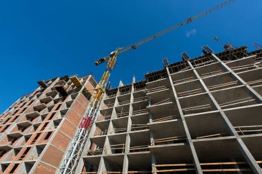 Kule vinci. İnşaat alanı. Dairelerin üretimi, sosyal konutlar.
