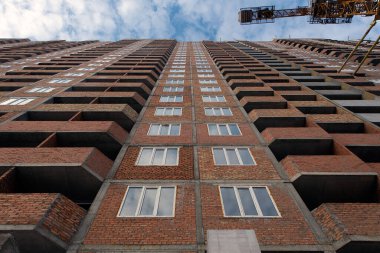 Yeni daireler. İnşaat alanı. Dairelerin üretimi, sosyal konutlar.