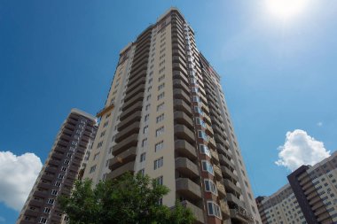 Yeni daireler. İnşaat alanı. Dairelerin üretimi, sosyal konutlar.