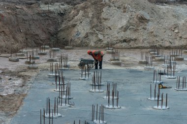 İnşaat alanındaki evin temelinin atılması