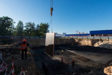 İnşaat alanındaki evin temelinin atılması