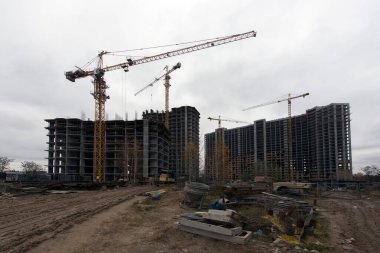 İnşaat alanı. Dairelerin üretimi, sosyal konutlar.