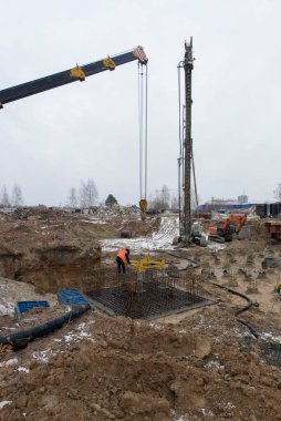 İnşaat alanındaki evin temelinin atılması