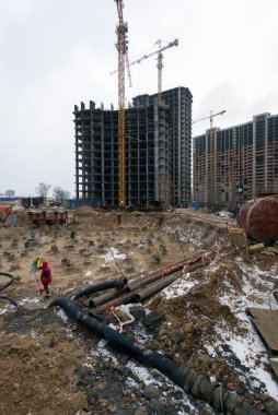 İnşaat alanındaki evin temelinin atılması