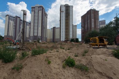 İnşaat alanındaki evin temelinin atılması