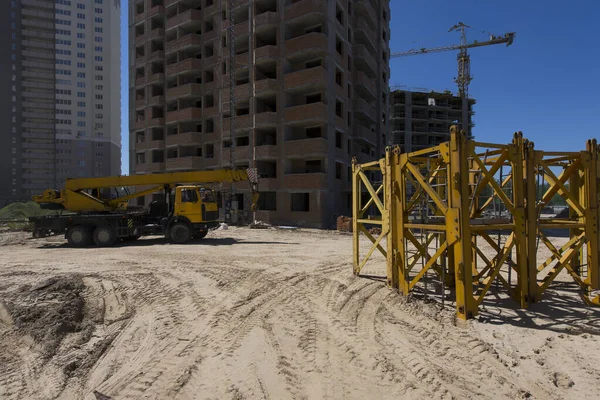 Żuraw Wieżowy Plac Budowy Produkcja Mieszkań Mieszkalnictwa Socjalnego — Zdjęcie stockowe