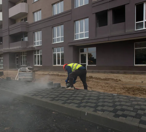 Bricklayer Laying Paving Slabs Construction Site Production Apartments Social Housing — Stock Photo, Image