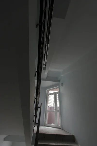 Treppe Zwischen Den Etagen Produktion Von Wohnungen Sozialwohnungen — Stockfoto