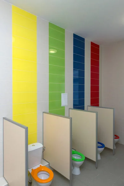 Zimmer Toilette Duschraum Für Den Kindergarten Produktion Von Wohnungen Sozialwohnungen — Stockfoto