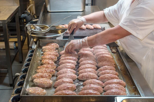 Cooking meat patties — Stock Photo, Image