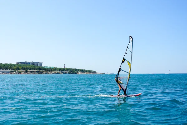 Windsurfer im Anflug lizenzfreie Stockbilder