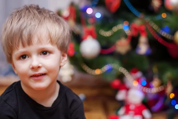 小さな男の子の肖像画。クリスマスの写真 — ストック写真