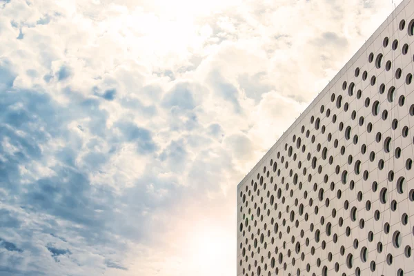 Modern business building against blue sky — Stock Photo, Image