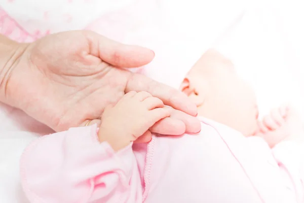 Anne bebek el tutar