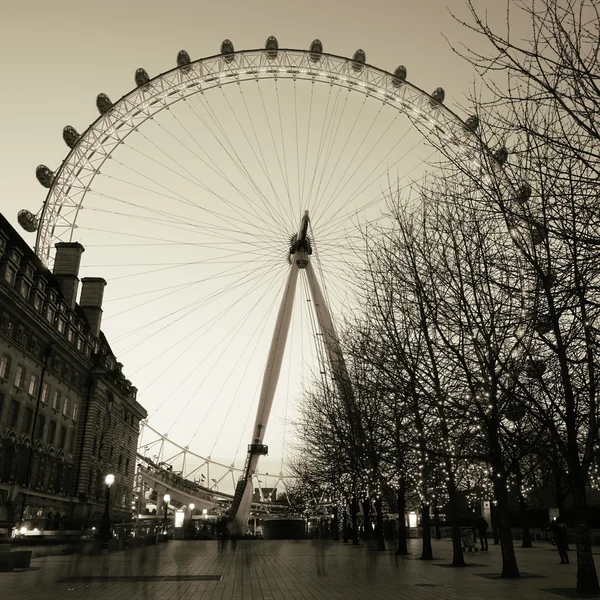 Εξωτερική άποψη του London Eye, το βράδυ — Φωτογραφία Αρχείου