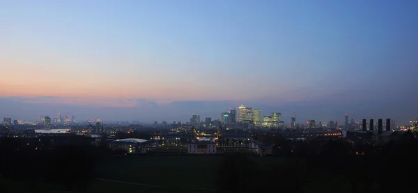 De Skyline van Londen gezien vanaf de Greenwich Park Stockfoto