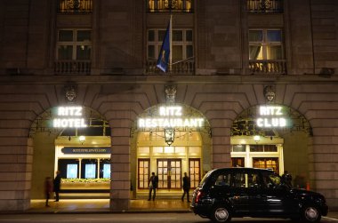 Londra Ritz otel gece