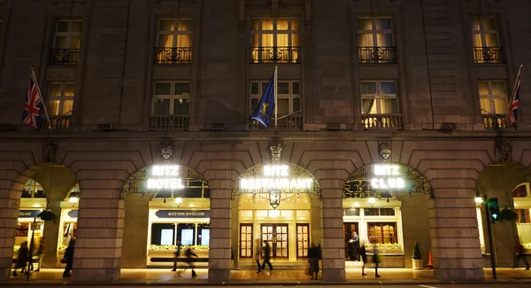 Ξενοδοχείο Ritz Λονδίνο τη νύχτα — Φωτογραφία Αρχείου