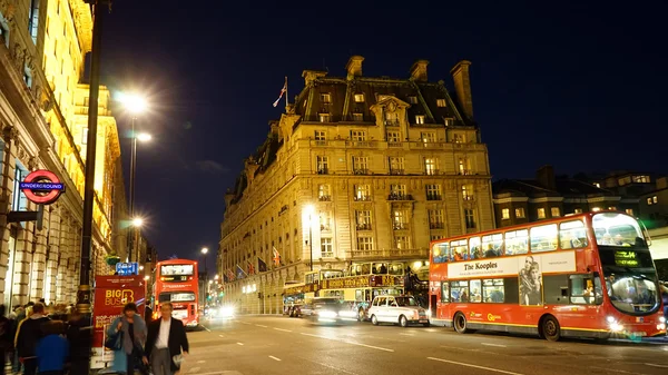 London Ritz Hotel på natten — Stockfoto