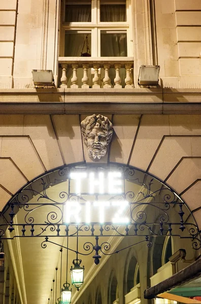 London Ritz Hotel at Night — Stock Photo, Image