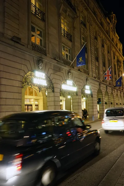Londen Ritz Hotel nachts — Stockfoto