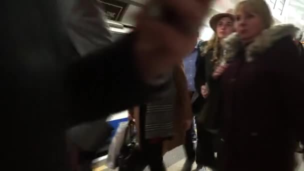 Vista interna della metropolitana di Londra — Video Stock