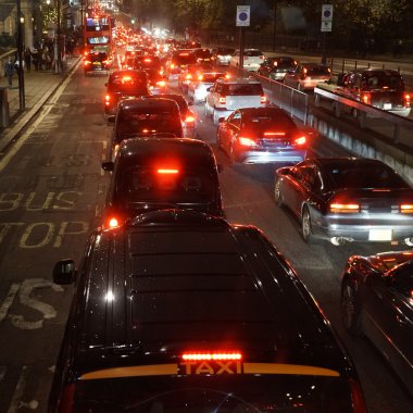 Akşam trafik, Londra şehir ışıkları