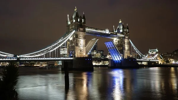 Tower Bridge at dusk — Stock Photo, Image