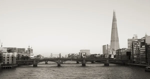 Лондонский небосклон, включая мост Блэкфрайарс, Осколки . — стоковое фото
