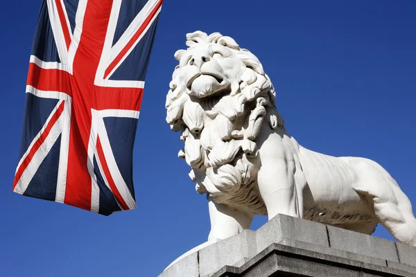 Statue du lion du pont de Westminster — Photo