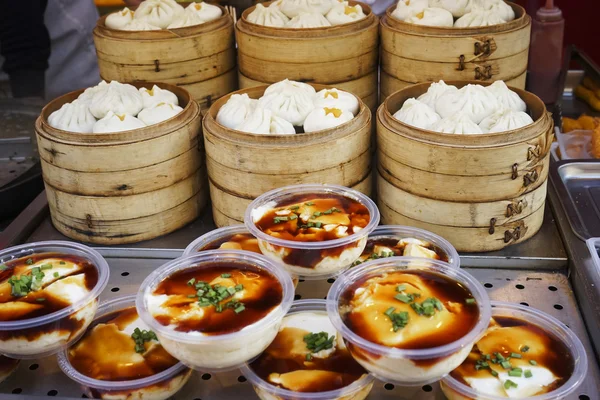 Beijing Dazhalan Market, famosa calle Wangfujing snack — Foto de Stock