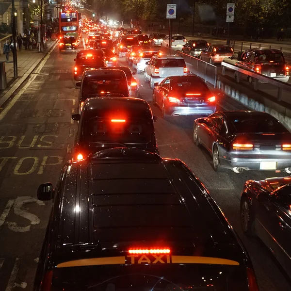 Kvällen trafik, London city lights — Stockfoto