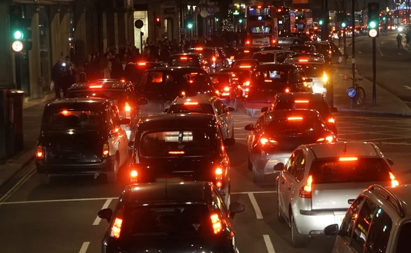 Kvällen trafik, London city lights — Stockfoto