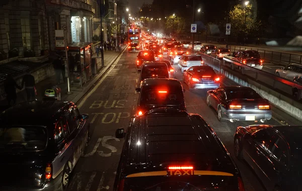 'S avonds verkeer, Londen stadslichten — Stockfoto