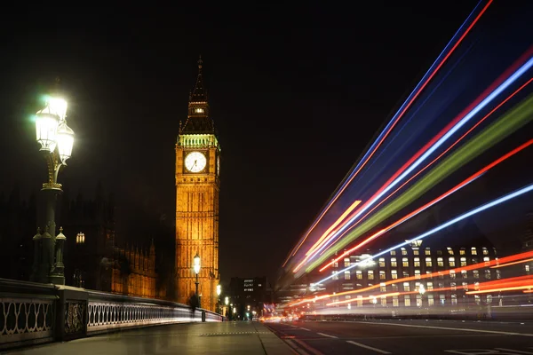 Big Ben à partir de Westminster Bridge la nuit — Photo