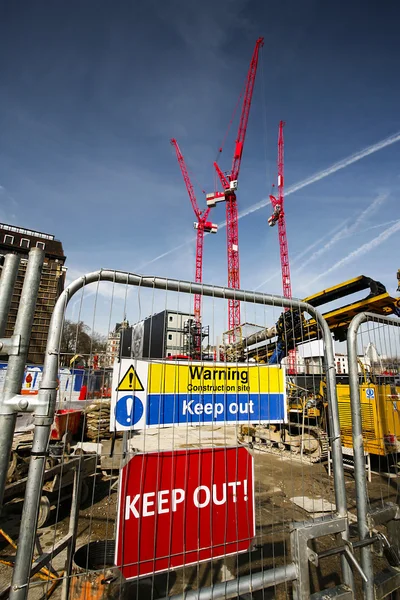 Waarschuwing teken op de bouwplaats — Stockfoto