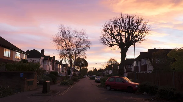 Vista de la calle de la ciudad local Inglés al amanecer — Foto de Stock