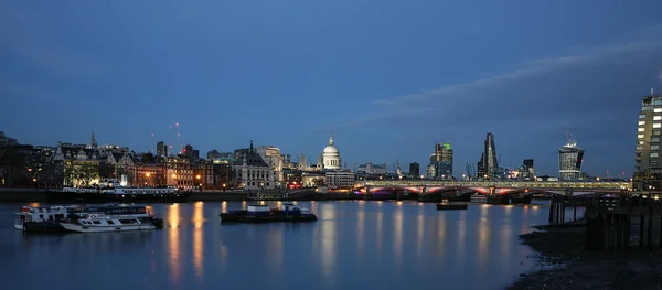 Skyline di Londra, scena notturna Immagini Stock Royalty Free