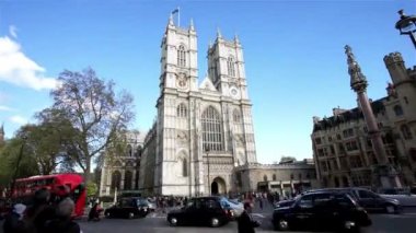 Westminster Abbey dahil Batı kapısı ve kuleleri
