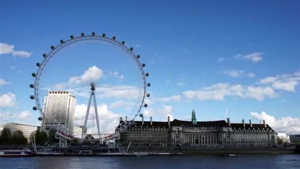 Objectieve blik op de London Eye — Stockvideo