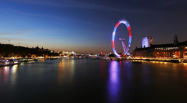 Night View of London Skyline, London Eye Present — Zdjęcie stockowe