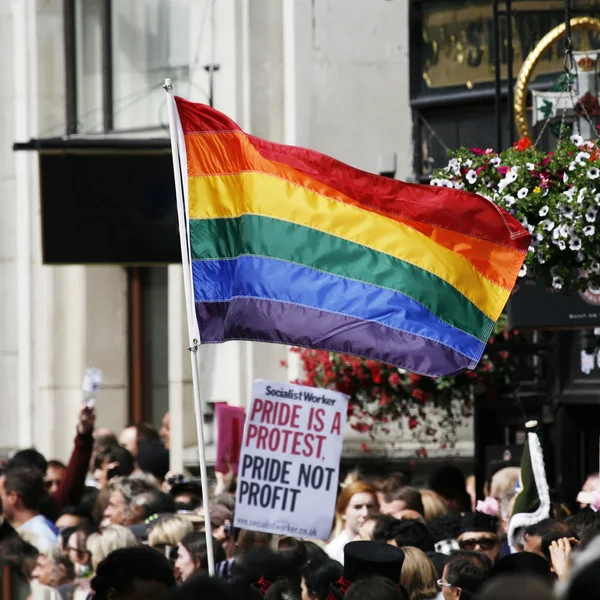 Rainbow flag in London 's Gay Pride — стоковое фото