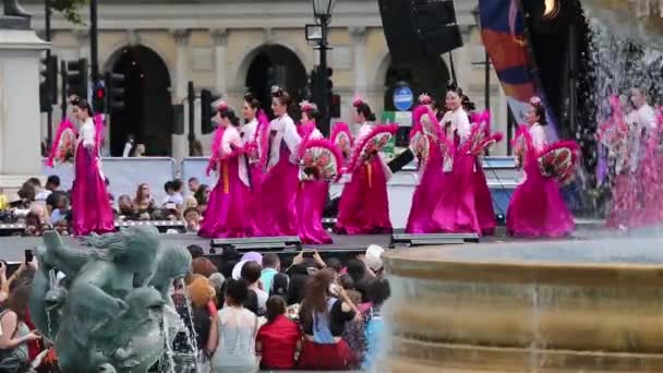 2015 ロンドン韓国祭、トラファルガー広場 — ストック動画