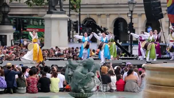 2015 伦敦韩国人的节日，特拉法加广场 — 图库视频影像