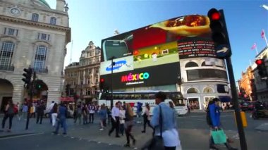 Piccadilly Circus, Londra'nın önemli cazibe