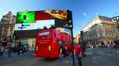 Piccadilly Circus, Londra'nın önemli cazibe